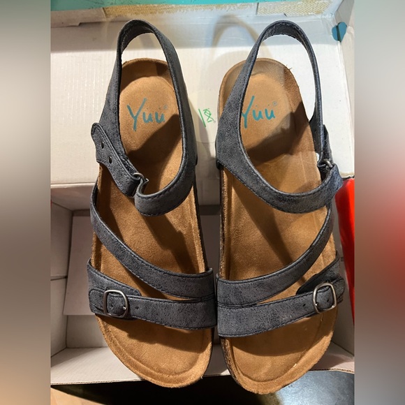 Yuu navy Strappy Sandals, size 8 - Picture 1 of 6